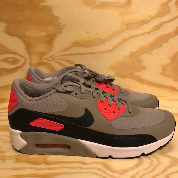Nike Air Max 90 Ultra 2.0 Essential Cobblestone NWT Nike Air Max 90 Ultra 2.0 Essential Cobblestone NWT